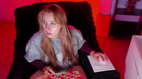 Bonnie Help me reach 500 likes online show from November 19, 8:31 pm