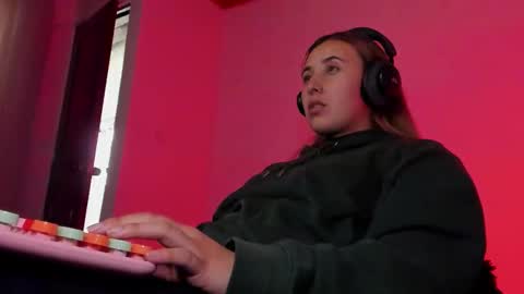 Bonnie Help me reach 500 likes online show from December 22, 9:18 pm