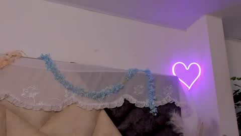 Snapshot of bonniecute_ chatting on December 14, 11:39 am online show from December 14, 11:39 am