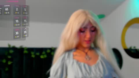 Snapshot of bonniecute_ chatting on December 23, 11:47 am online show from December 23, 11:47 am