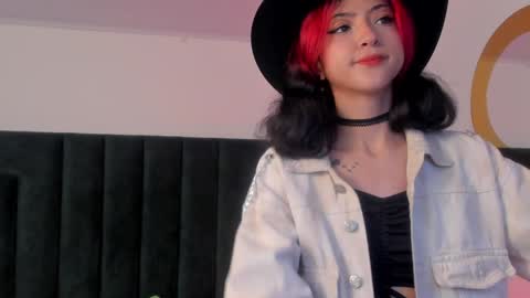 Snapshot of bonniecute_ chatting on December 26, 11:43 am online show from December 26, 11:43 am