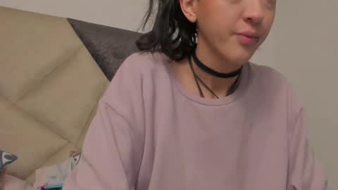 Snapshot of bonniecute_ chatting on September 19, 12:20 am online show from September 19, 12:20 am