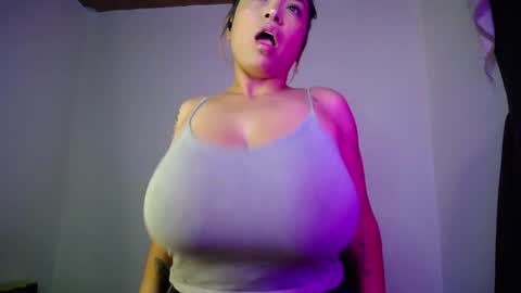 Snapshot of boobs_magic chatting on October 3, 3:55 am KIM online show from October 3, 3:55 am