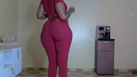 Snapshot of bootieshakess chatting on February 23, 7:17 am bootieshakess online show from February 23, 7:17 am