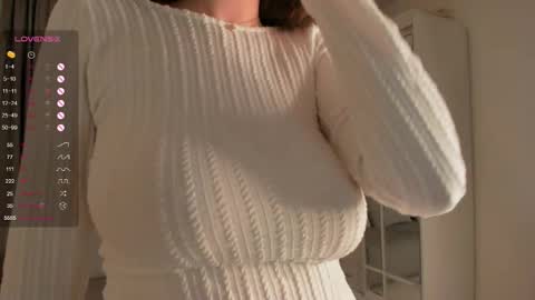 Snapshot of bootyfruttycutie chatting on October 3, 7:52 pm Ella online show from October 3, 7:52 pm