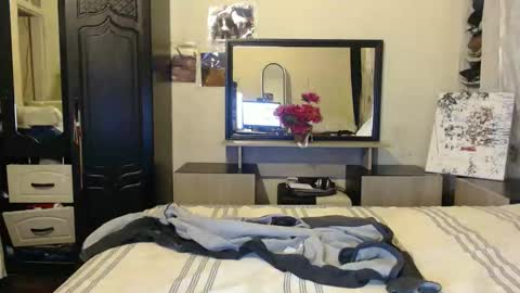 bouncingassxx online show from March 12, 5:15 pm