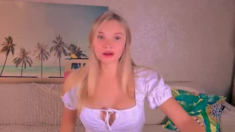 Snapshot of boysloveblondee chatting on October 17, 9:23 am BoysLoveBlondee online show from October 17, 9:23 am