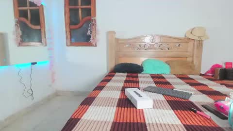 bratz_glloe online show from April 21, 2:51 am