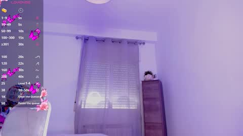 Snapshot of briana_walker chatting on October 1, 11:59 am briana online show from October 1, 11:59 am