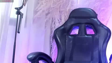    online show from November 14, 1:33 pm