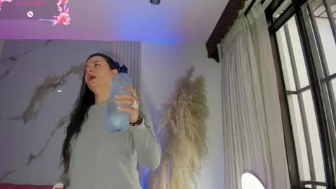    online show from October 25, 12:35 pm