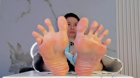    online show from April 23, 12:29 pm