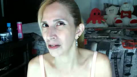 brithany hunt online show from May 2, 4:43 pm