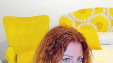Snapshot of britishmilfpenelope chatting on October 13, 1:58 pm Penelope online show from October 13, 1:58 pm
