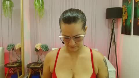 BRITNEEYTAYLOR1 online show from March 6, 8:05 pm