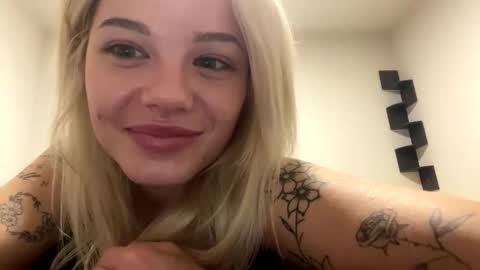 britneycherry08 online show from May 15, 8:39 am