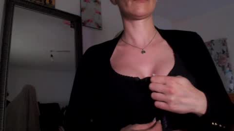 Britney online show from April 23, 10:34 am