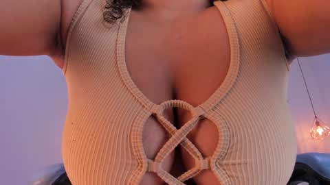 Snapshot of brittany_cute18 chatting on December 17, 11:06 am online show from December 17, 11:06 am