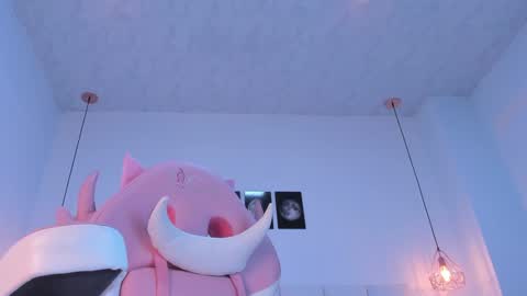 Snapshot of brittany_cute18 chatting on December 21, 11:01 am online show from December 21, 11:01 am