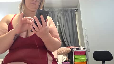 Snapshot of brkenprincess81 chatting on October 12, 5:10 am brkenprincess81 online show from October 12, 5:10 am