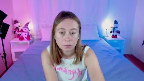 Snapshot of brooke_evans_ chatting on December 10, 9:43 pm Brooke online show from December 10, 9:43 pm