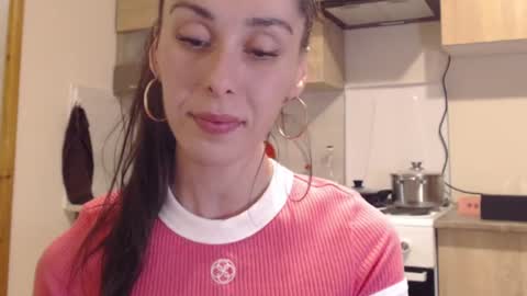 Snapshot of brunettgirl_ chatting on December 20, 6:13 pm Ellis online show from December 20, 6:13 pm