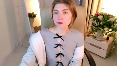 bubble_kiss online show from April 28, 2:10 pm