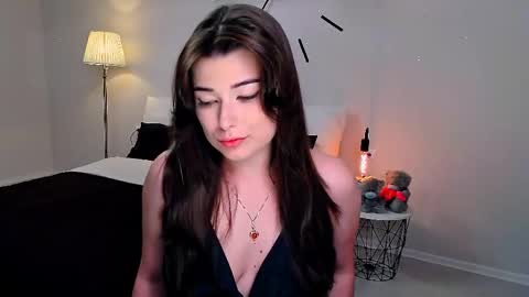 Ari online show from May 4, 1:26 pm