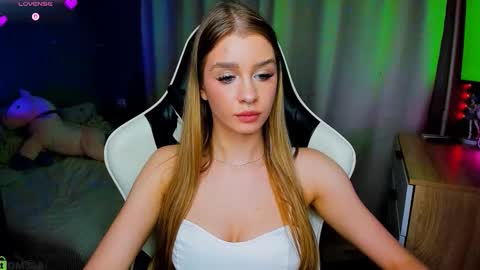 Snapshot of bunny_wetty chatting on October 24, 8:16 pm ruslana online show from October 24, 8:16 pm