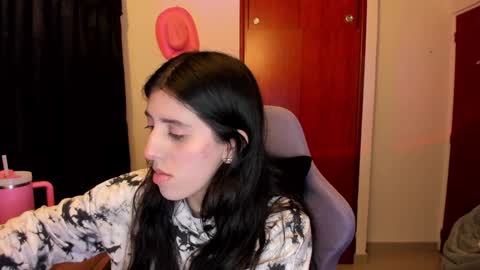 Snapshot of bunnyy09 chatting on December 17, 12:12 am Jess online show from December 17, 12:12 am