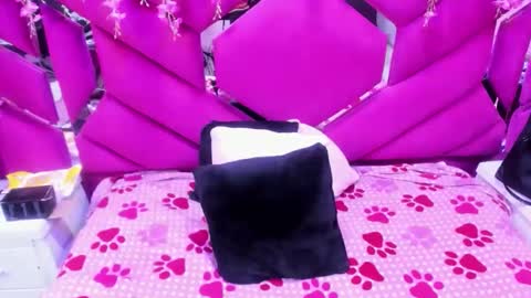 burbuja pink  online show from December 20, 5:44 am