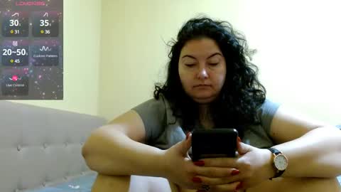 Snapshot of bustyemma chatting on February 26, 7:02 am Emma online show from February 26, 7:02 am