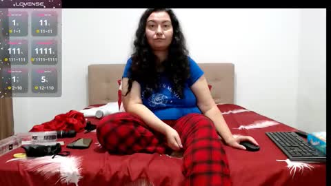Snapshot of bustyemma chatting on October 3, 7:02 am Emma online show from October 3, 7:02 am