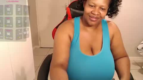 Snapshot of bustylisa85 chatting on March 2, 7:30 pm lisa online show from March 2, 7:30 pm