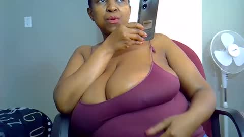 Snapshot of bustytessa37 chatting on February 13, 6:30 am bustytessa37 online show from February 13, 6:30 am