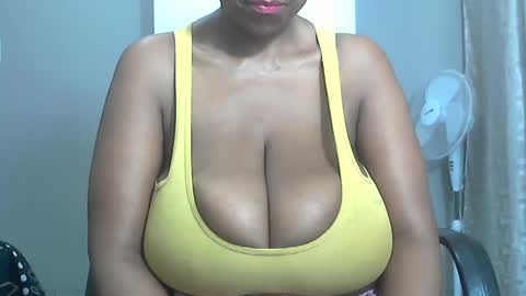 Snapshot of bustytessa37 chatting on February 19, 4:12 am bustytessa37 online show from February 19, 4:12 am