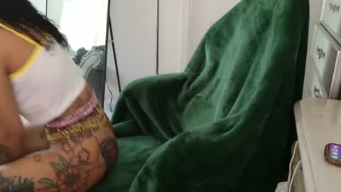 butterfly booty online show from April 22, 3:09 pm