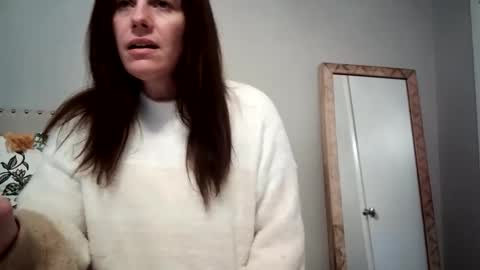 Snapshot of caitie__citrine chatting on December 9, 7:39 pm Caitie Citrine online show from December 9, 7:39 pm