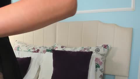 caitlyn beell online show from June 1, 11:16 pm