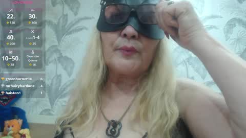 CamDiva1 online show from April 20, 2:31 pm