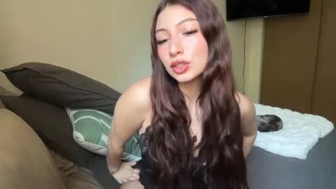 Snapshot of cami_calderon chatting on September 26, 5:32 pm Camila online show from September 26, 5:32 pm