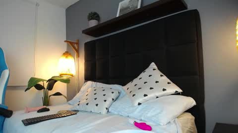 C A M I online show from December 12, 2:15 am