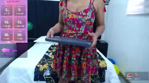 Snapshot of camiilareyes chatting on October 16, 2:30 pm CamiilaReyes online show from October 16, 2:30 pm