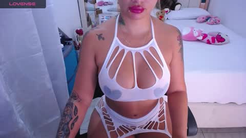 Snapshot of camila__palmer chatting on February 3, 12:25 pm online show from February 3, 12:25 pm