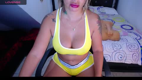 Snapshot of camila__palmer chatting on January 5, 3:34 pm online show from January 5, 3:34 pm