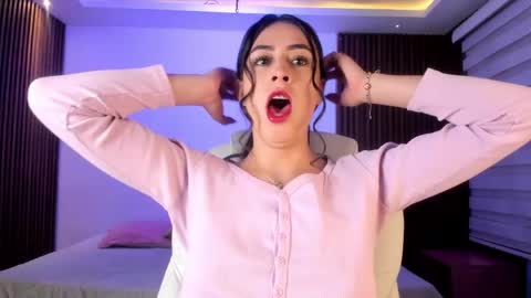 camila_martinez9 online show from April 23, 11:50 am