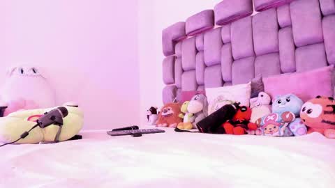 Camila online show from April 10, 6:30 am