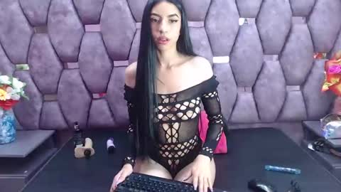 camila_reyess_ online show from December 19, 3:07 am