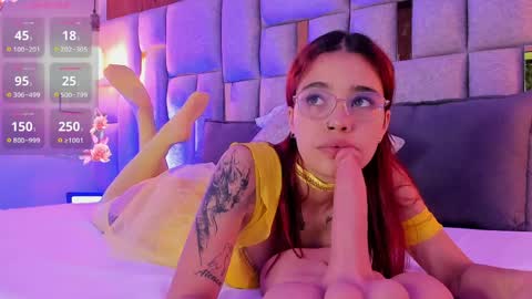 camilaa_smith_ online show from April 23, 8:00 pm