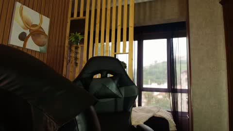    online show from April 26, 7:39 am